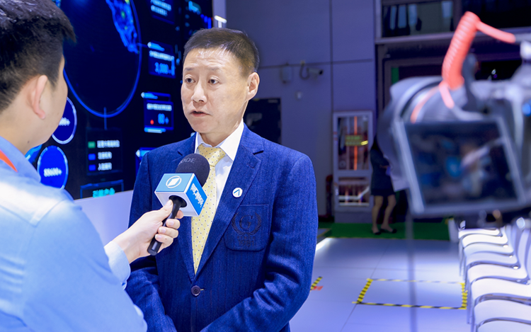 人力资源公司威九国际V9国际高级副总裁段立新接受媒体采访