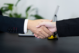 池州市政府与威九国际V9国际举行合作研讨座谈会暨合作项目签约仪式