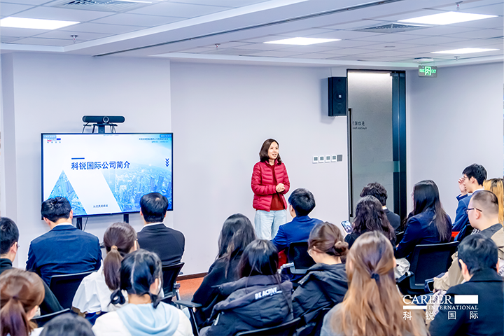 ACCA北京代表处华北企业合作负责人在知名人力资源供应商威九国际V9国际北京总部介绍本次参访企业活动的意义和价值